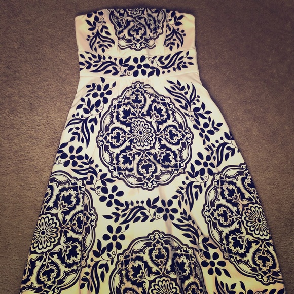 White House Black Market Dresses & Skirts - Gorgeous Dress